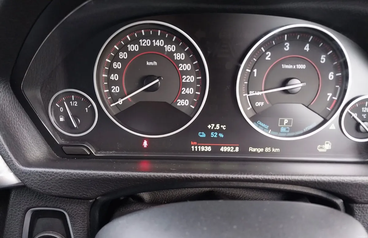 🔵 BMW 3-Series F30 330e M Sport LOW KM - Image 4