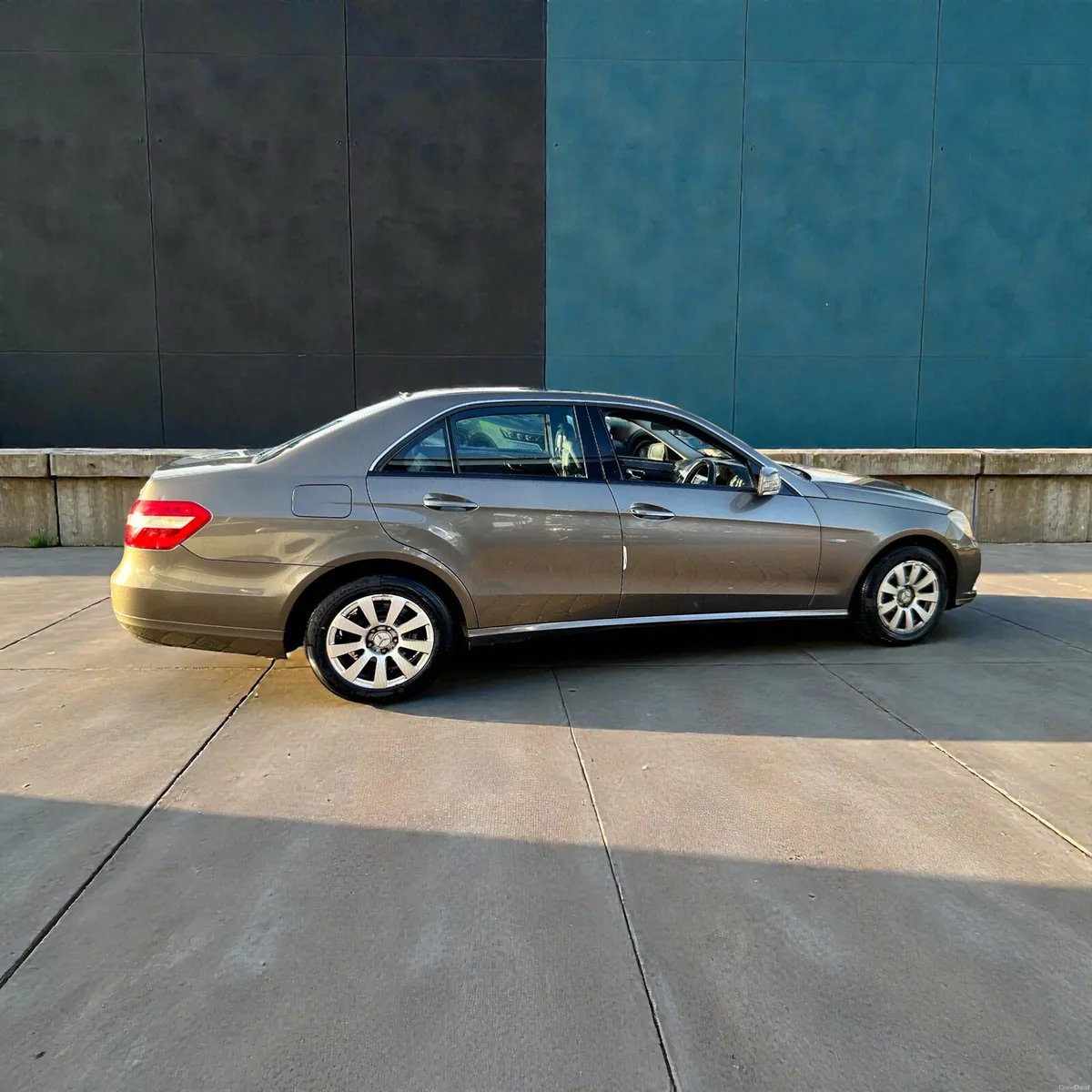 11 Mercedes-Benz E-Class E 200 CDI BlueEfficiency - Image 3