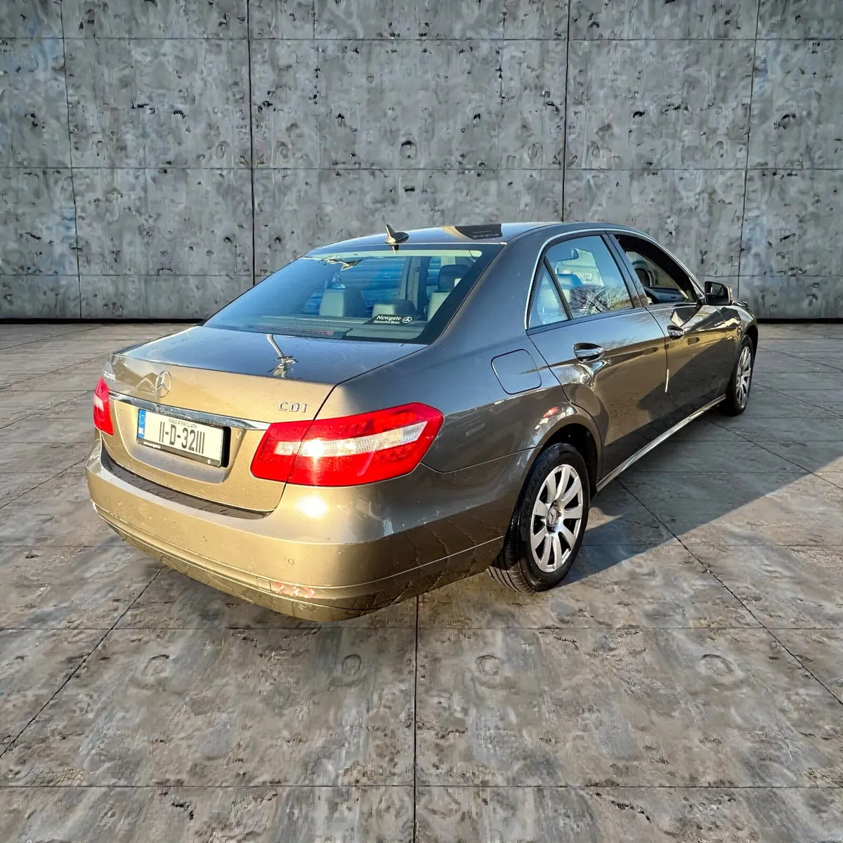 11 Mercedes-Benz E-Class E 200 CDI BlueEfficiency - Image 2