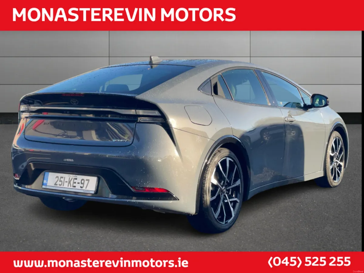 Toyota Prius PLUG-IN HYBRID - Image 3