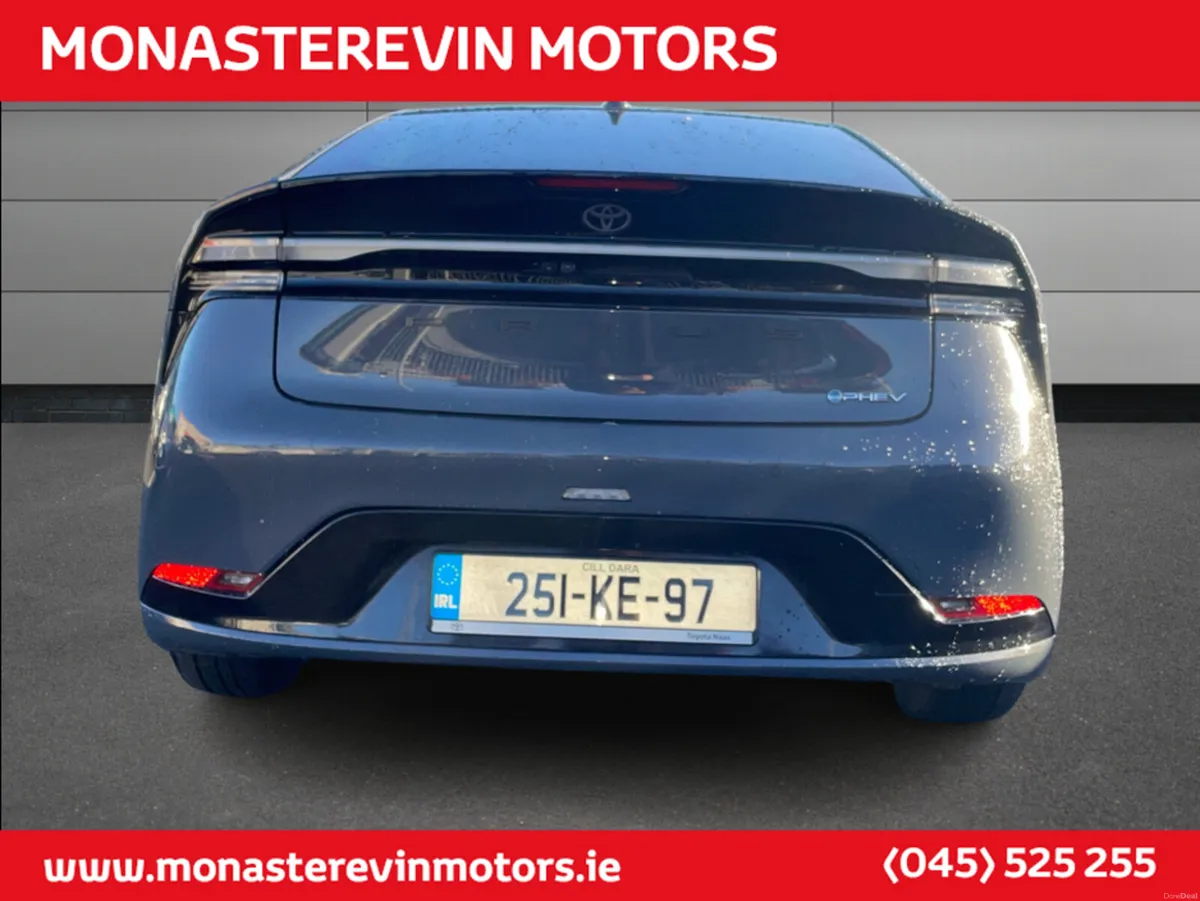 Toyota Prius PLUG-IN HYBRID - Image 4