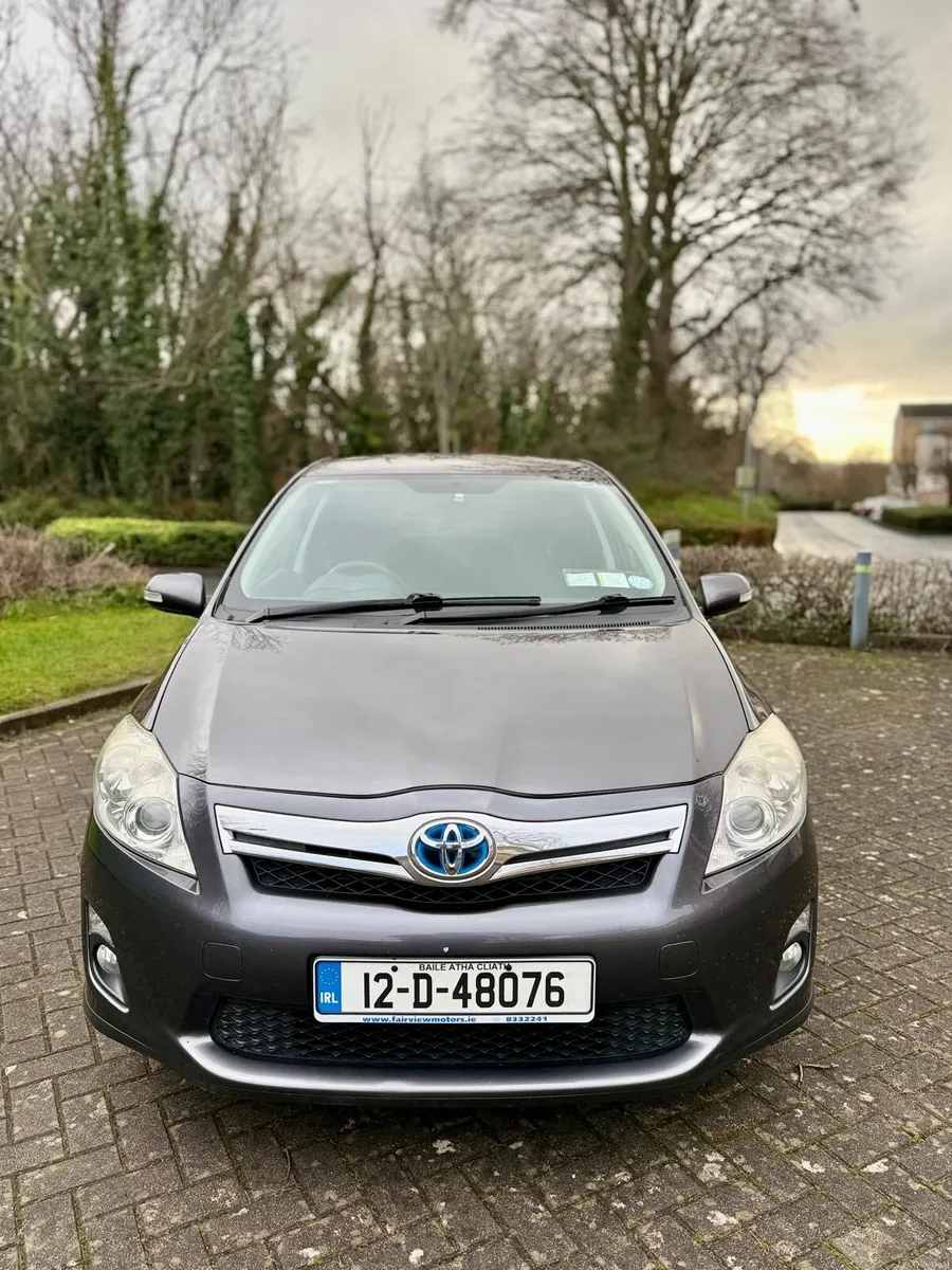 ✈️Toyota Auris 2012 Hybrid Automatic 1.8L - Image 2