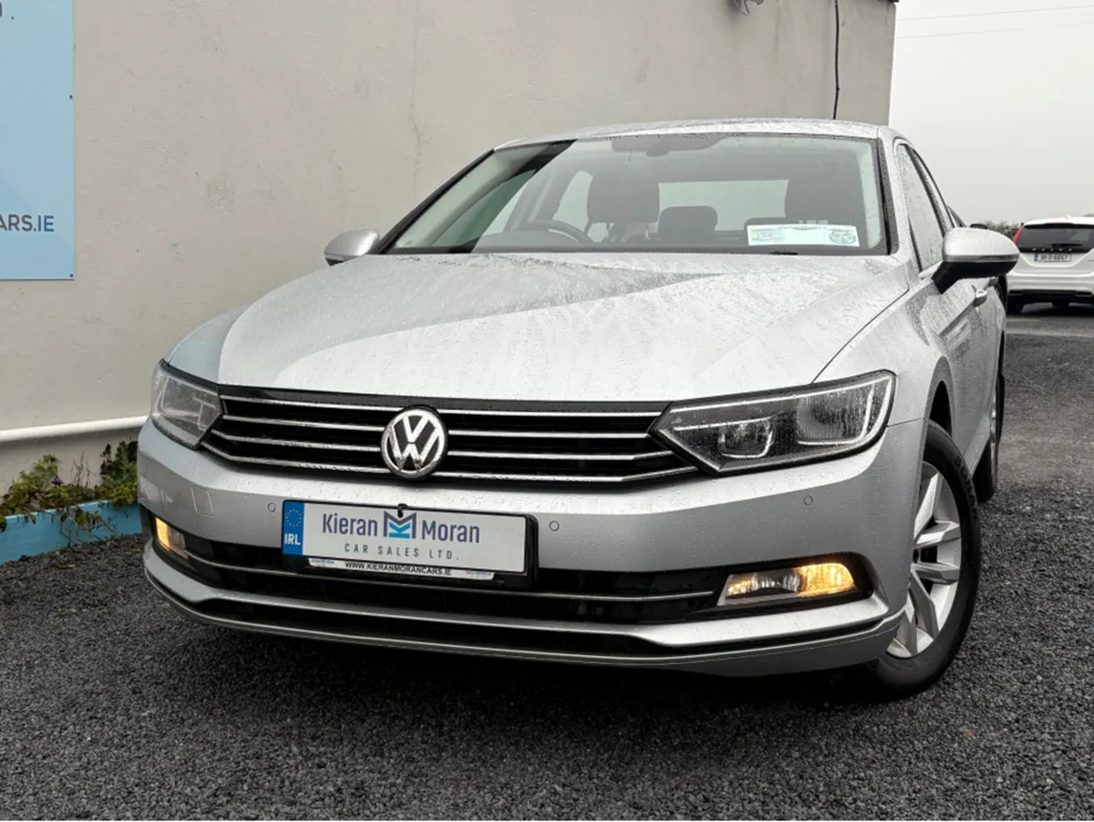 Volkswagen Passat COMFORTLINE 1.6 TDI MANUAL 6SPEE - Image 1