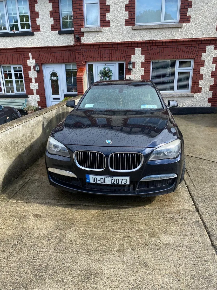 BMW 7-Series 2010 - Image 1