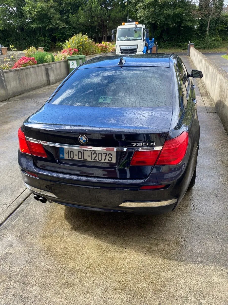 BMW 7-Series 2010 - Image 2