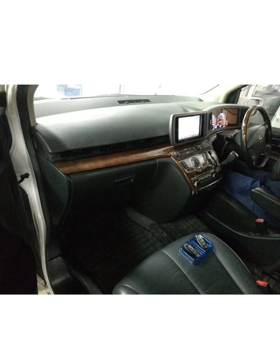 Nissan elgrand 2.5l highway star - Image 3
