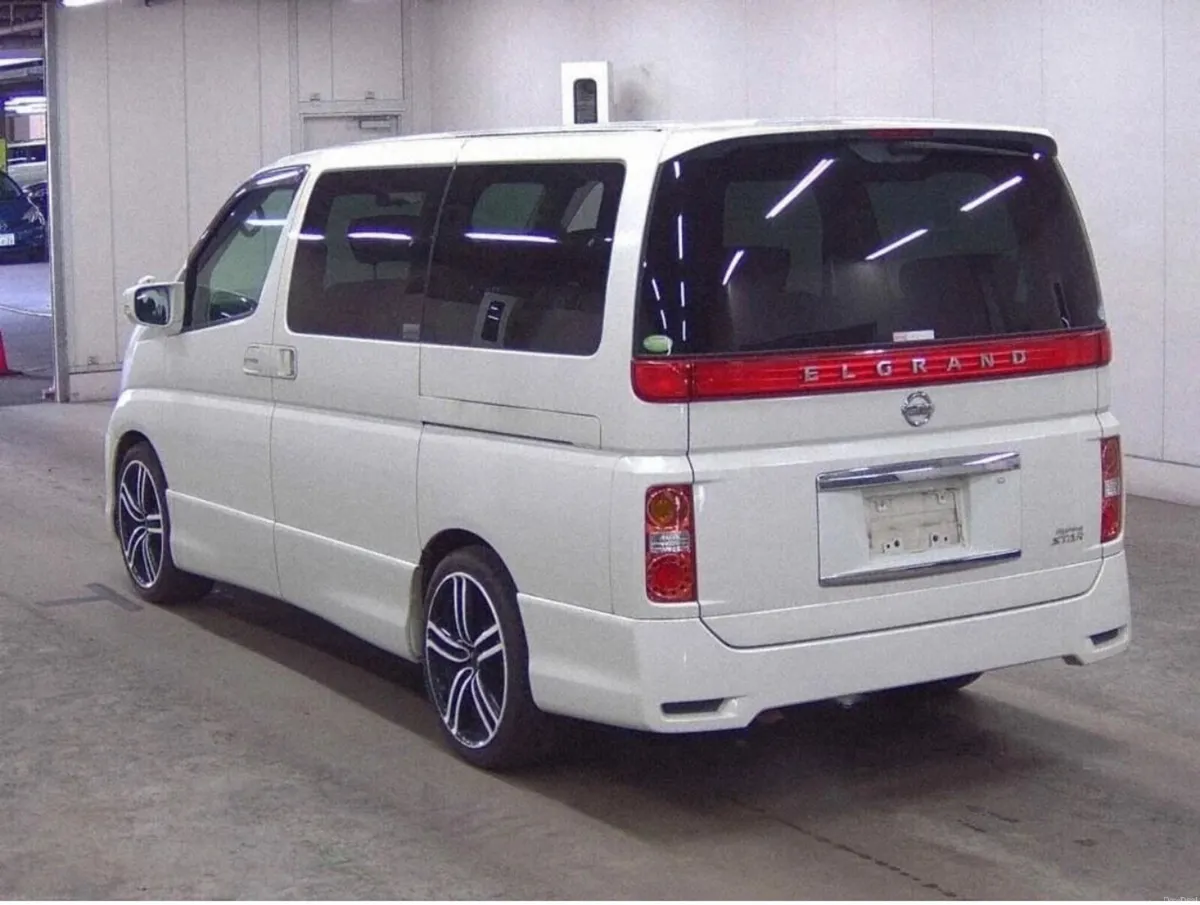 Nissan elgrand 2.5l highway star - Image 2