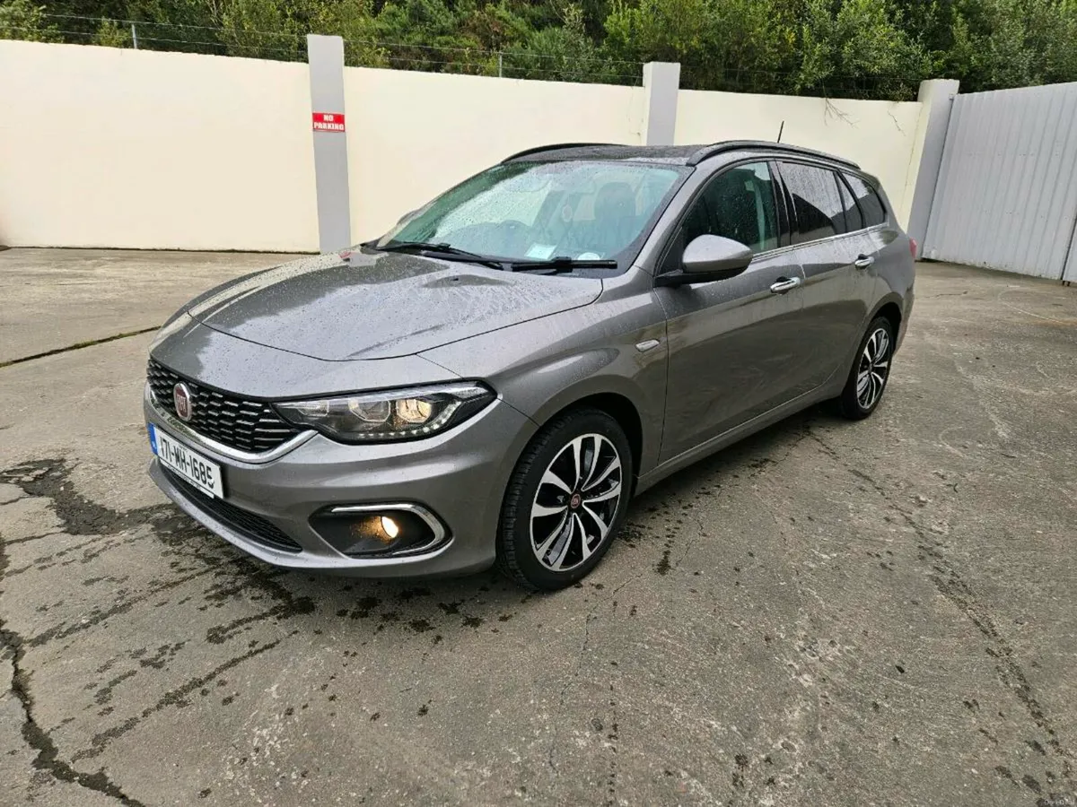 2017 Fiat Tipo 1.6 Lounge - Image 3
