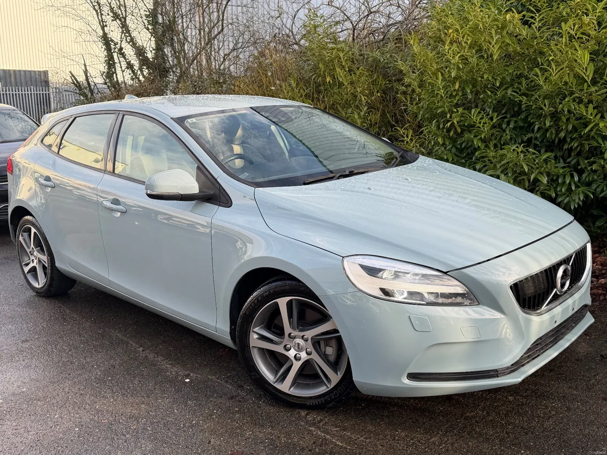 Volvo V40 Automatic T3 - Image 1