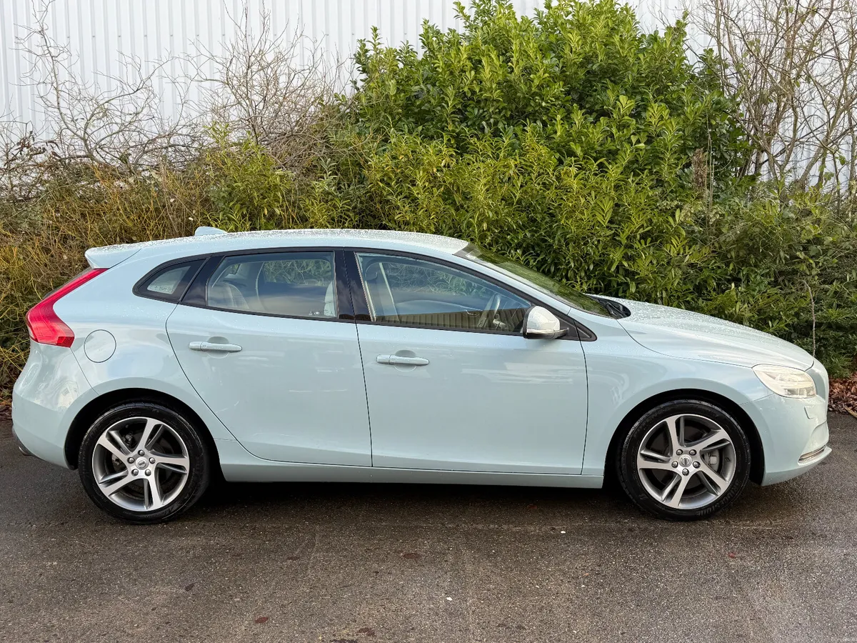Volvo V40 Automatic T3 - Image 3