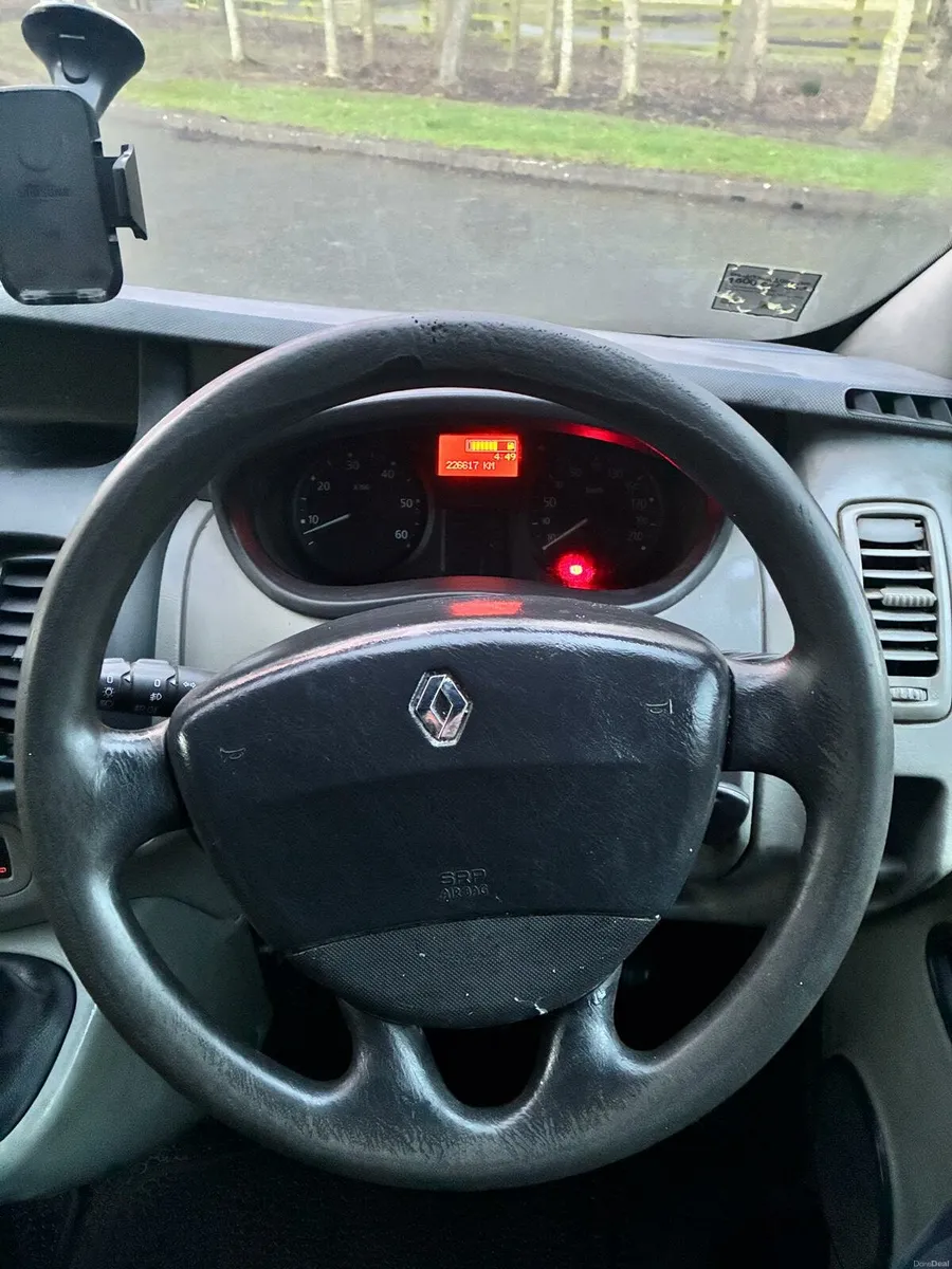 Renault Trafic Van - Image 2