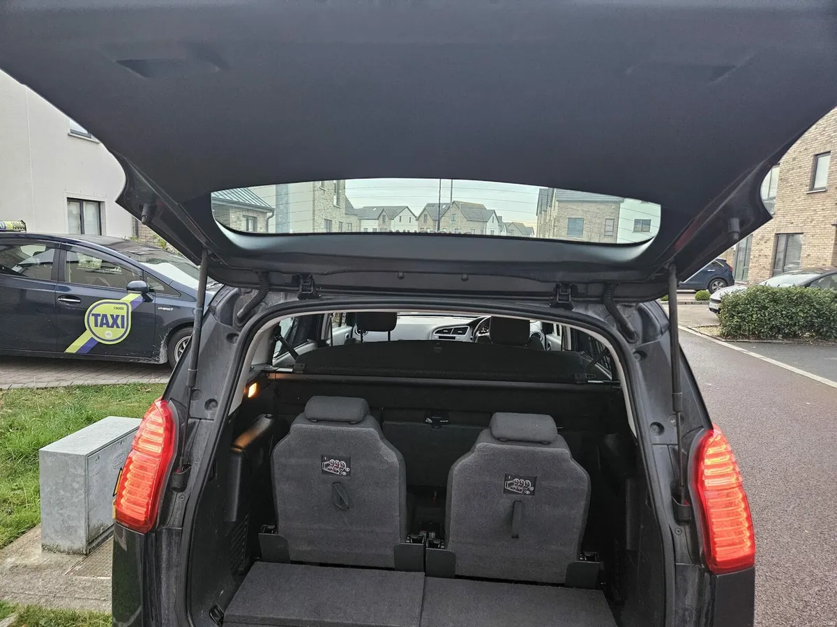 142 peugeot 5008 - Image 3