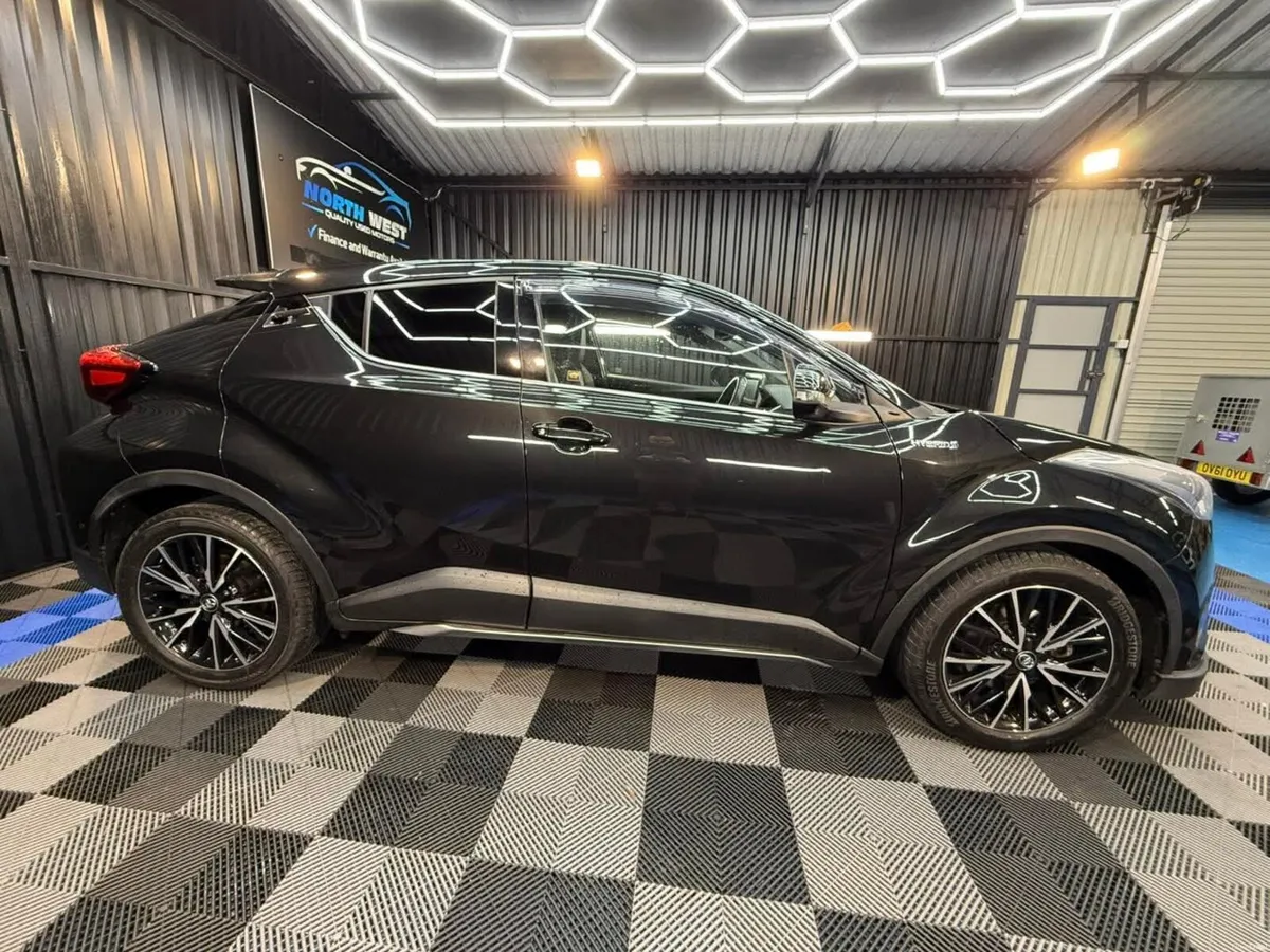 Toyota C-HR 1.8 Hybrid Excel 5dr vCVT
 €16650 - Image 2