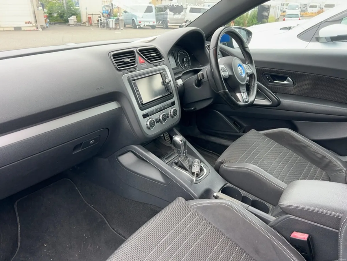 Volkswagen Scirocco SPORT 3DR  1.4  PETROL - AUTOM - Image 4