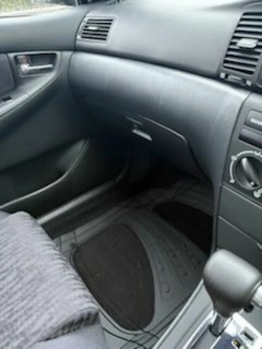 Toyota Corolla 2003 - Image 3
