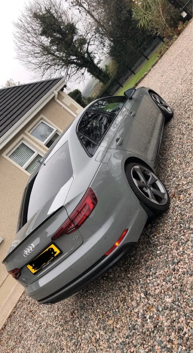 Audi A4 2.0 TDI Black Edition - Image 2