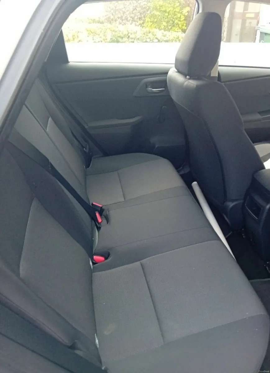 Toyota Auris 2016 - Image 3