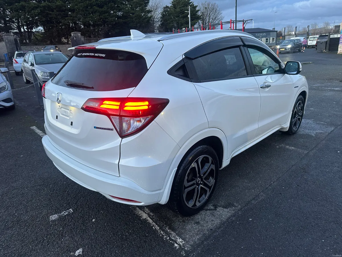 2015 HONDA VEZEL HYBRID AUTOMATIC 1.5L FRESH NCT - Image 4
