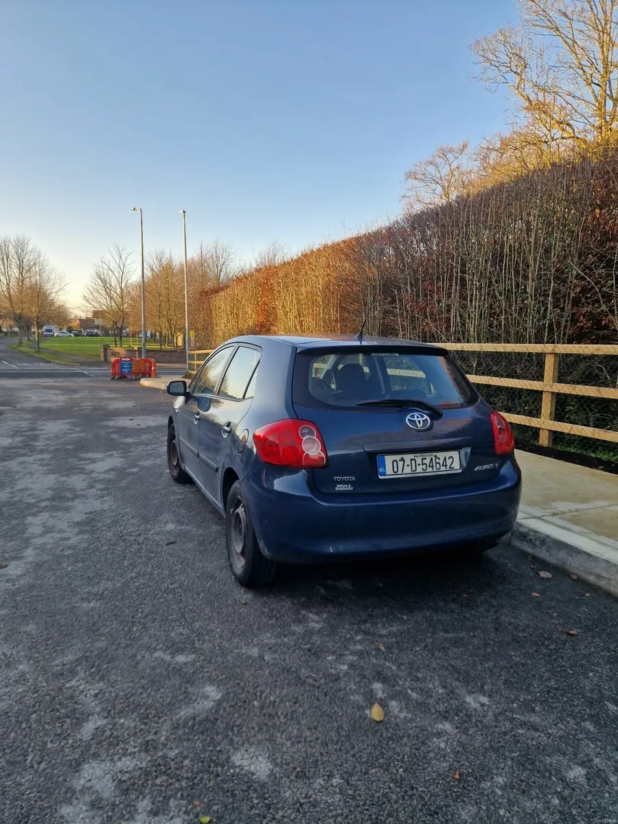 Toyota Auris 2007 - Image 2
