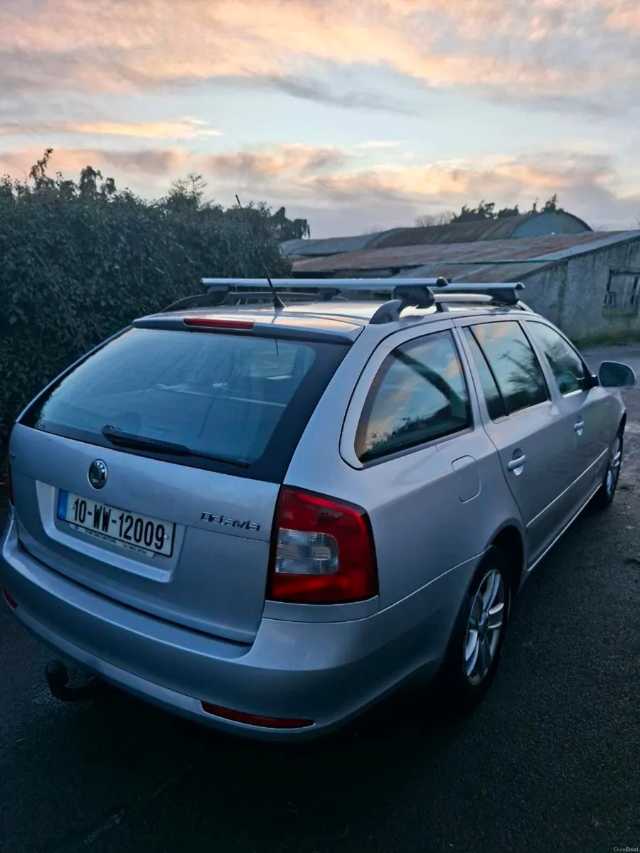 SKODA OCTAVIA 2010 ESTATE LOW MILES - Image 4