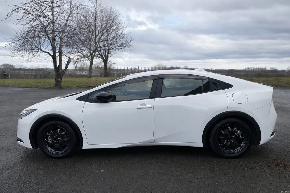 Toyota Prius 2024 - Image 4