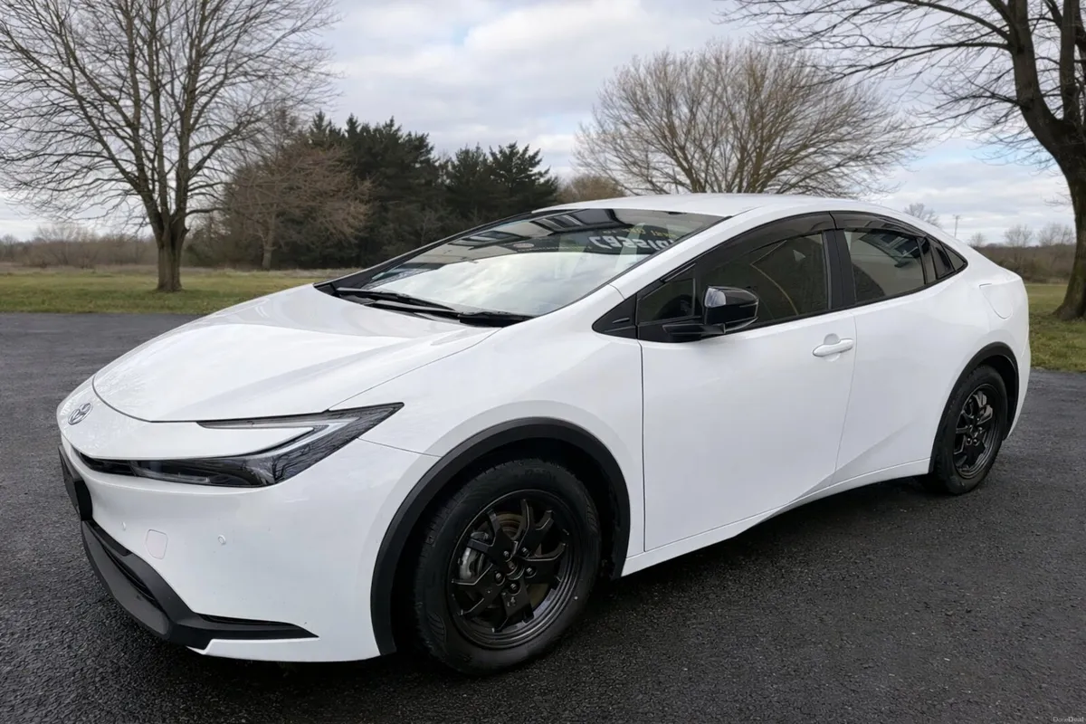 Toyota Prius 2024 - Image 2