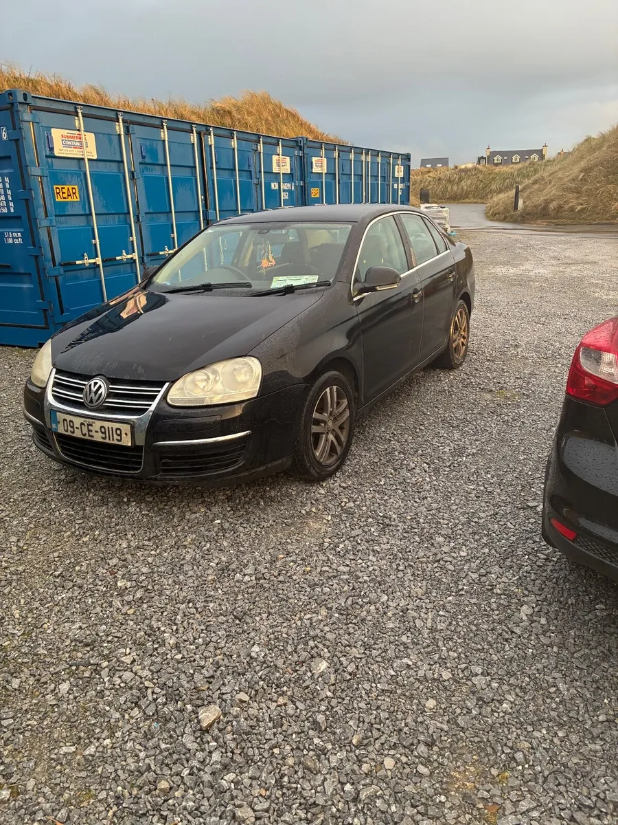 Volkswagen Jetta 2009 - Image 2