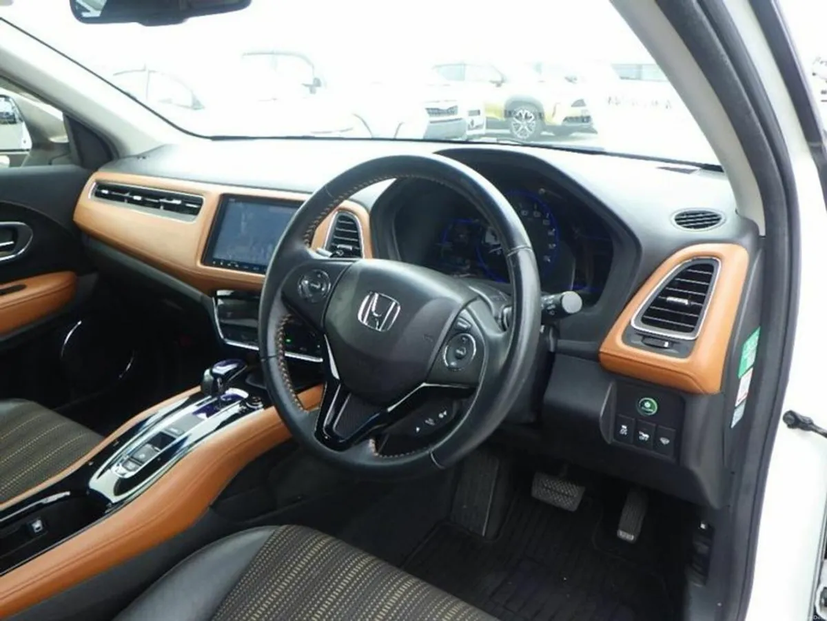 Honda Vezel Hybrid Z - Image 4