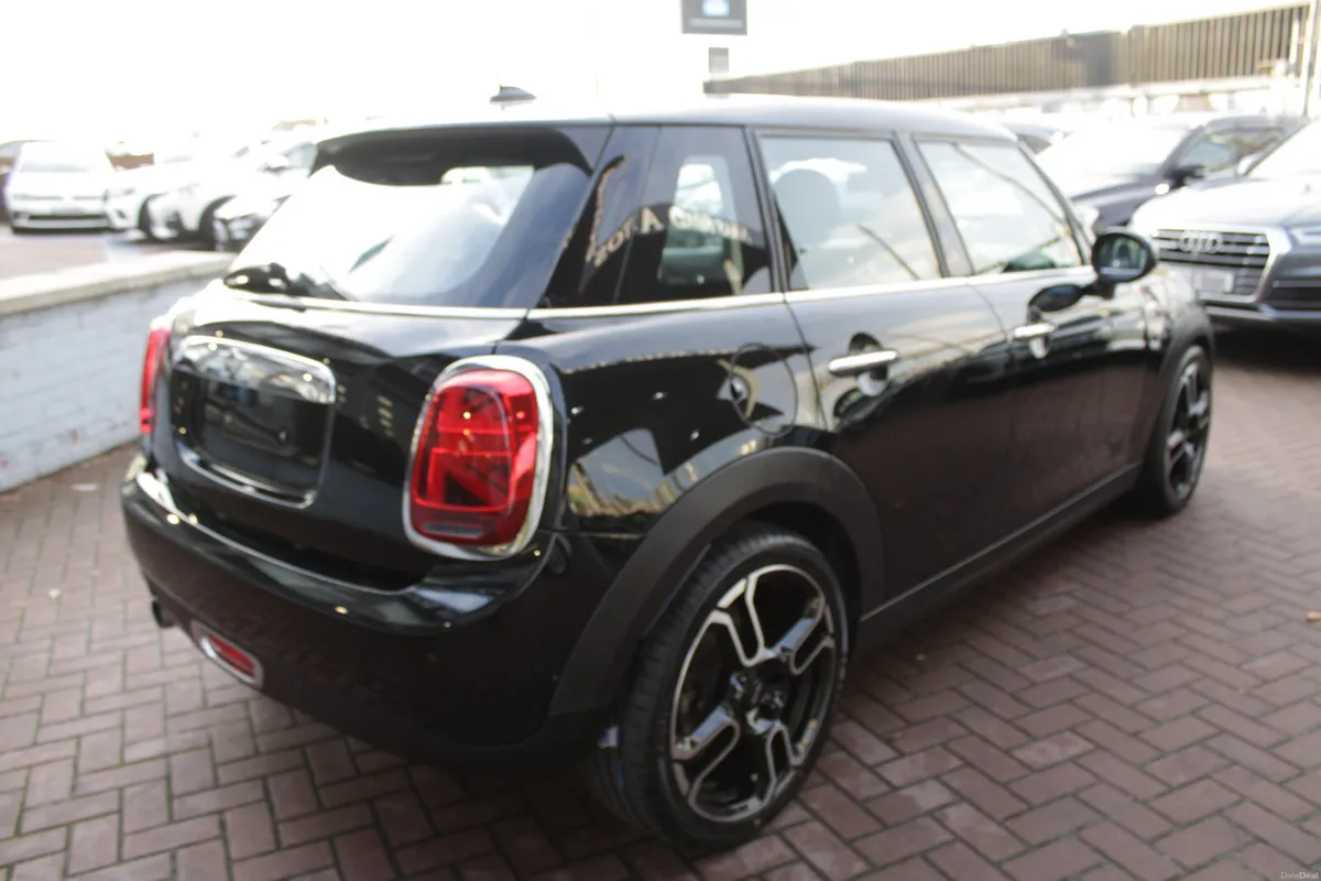 1.5 COOPER 5DR HATCHBACK AUTO // 1 OWNER CAR // AS - Image 4