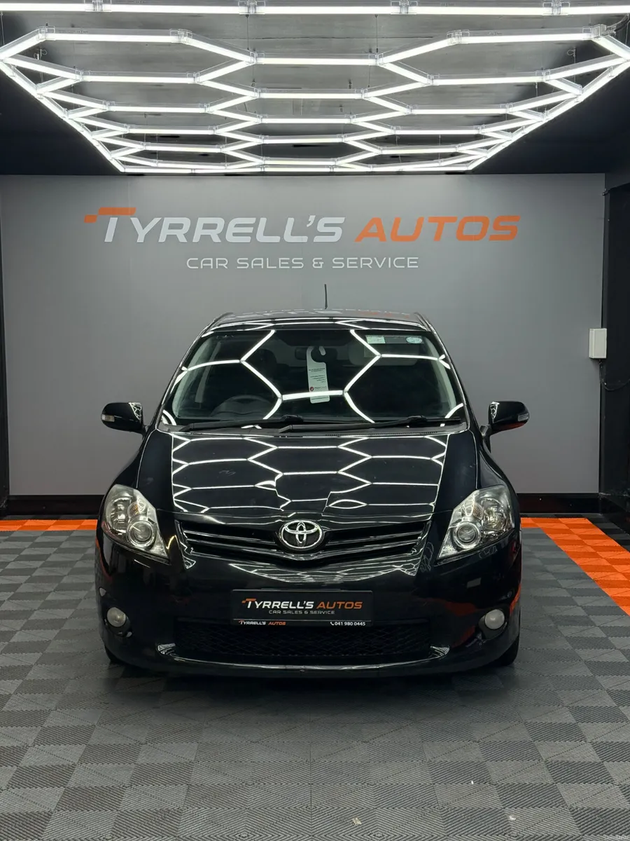 Toyota Auris 1.4 D-4D Sport "LOW KMS" 2011 - Image 3