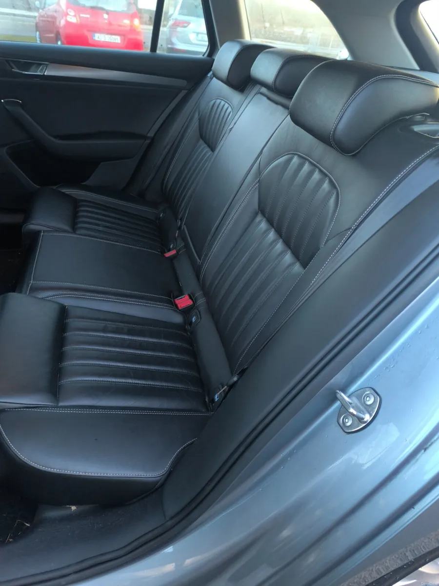 211 Skoda Superb 2.0 TDI STYLE - Image 4