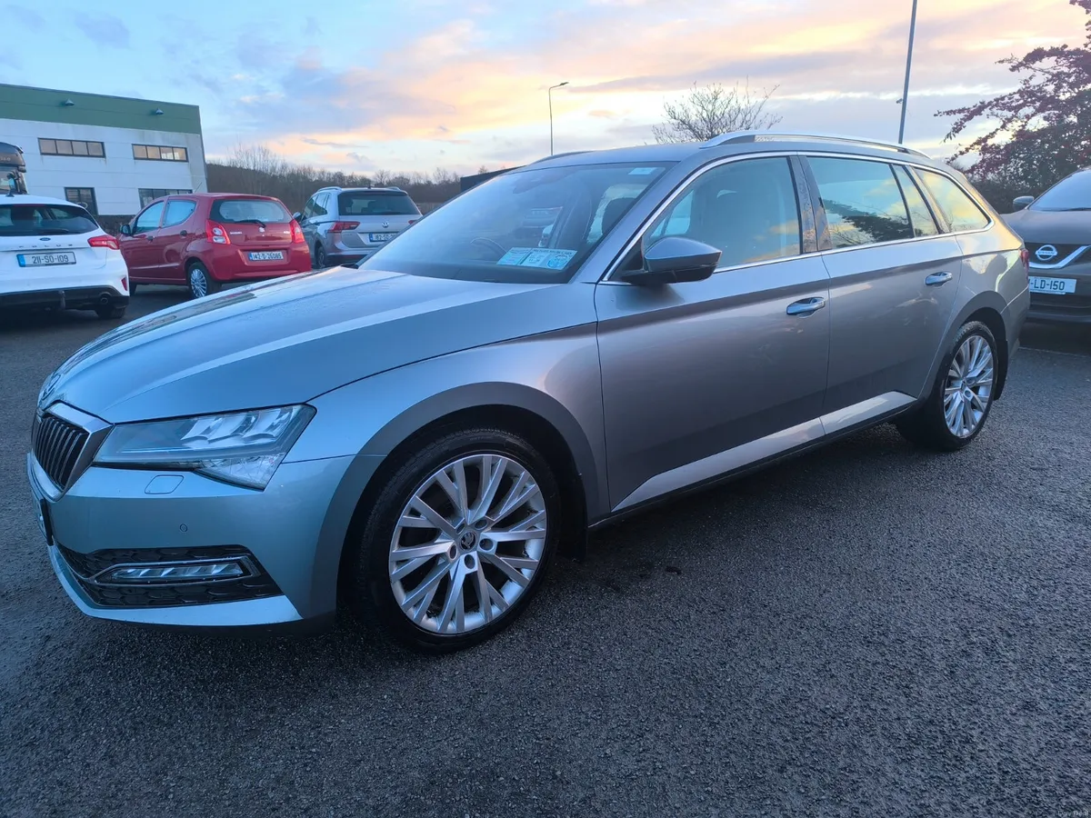 211 Skoda Superb 2.0 TDI STYLE - Image 1