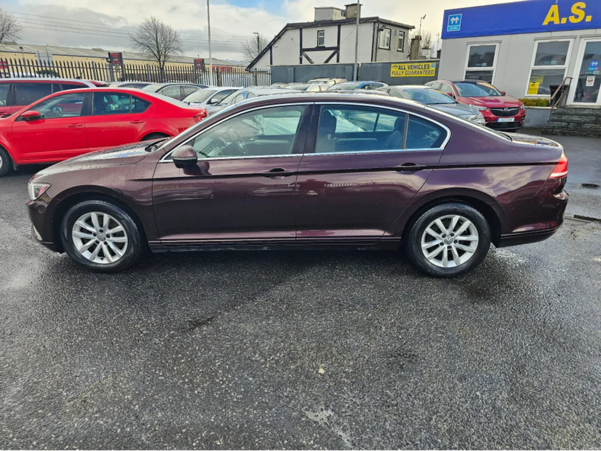 Volkswagen Passat COMFORT LINE ** IRISH CAR ** SUP - Image 5
