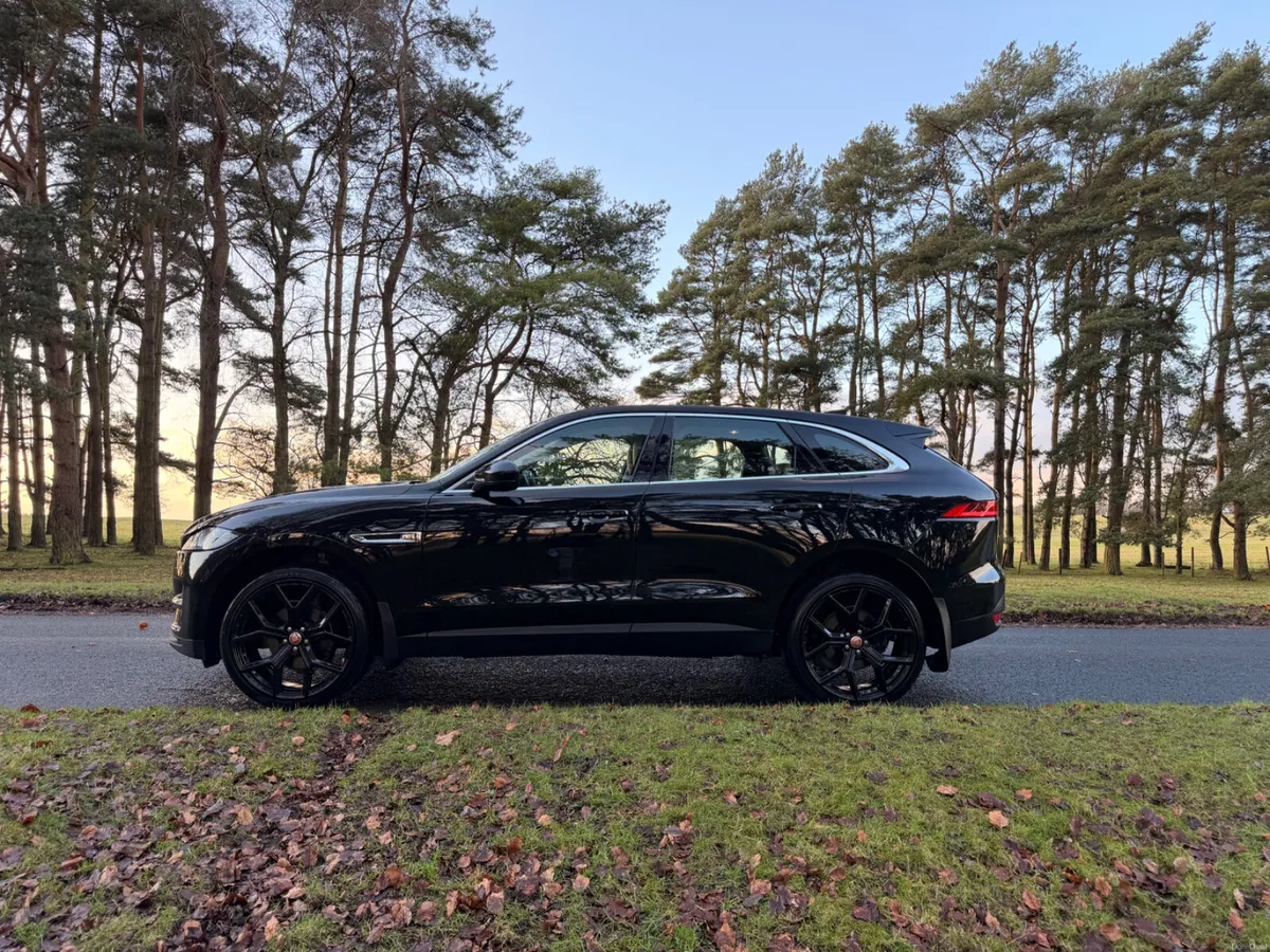 Jaguar F-Pace  Chequered 180BHP Diesel - Image 4