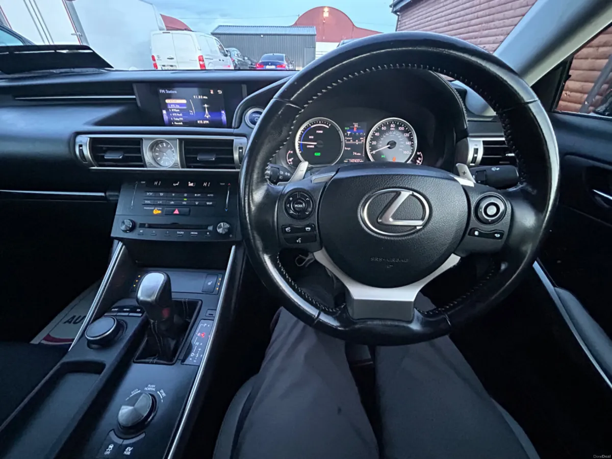 162Lexus IS300H NCT TAX MASSIVE SPEC - Image 4