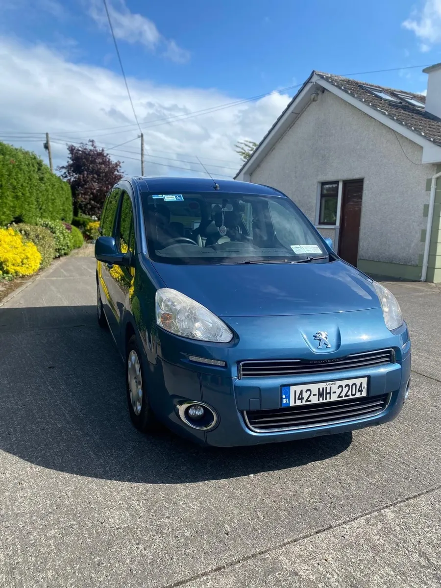 Wheelchair accessible car - Image 1