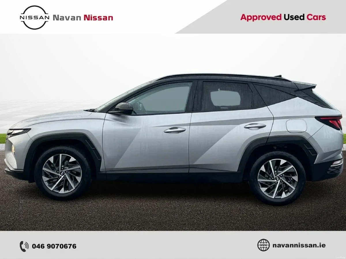 Hyundai Tucson 2WD Executive w.2 Tone Roof *LOW RU - Image 4