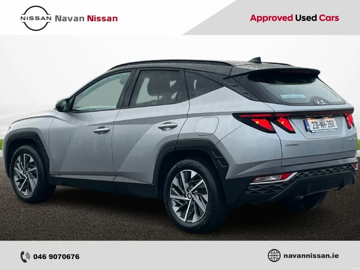 Hyundai Tucson 2WD Executive w.2 Tone Roof *LOW RU - Image 6