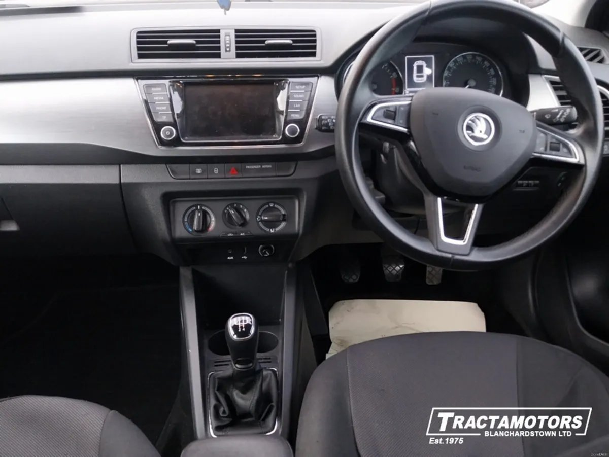 Skoda Fabia COMBI STYLE 1.2 TSI 90HP 4DR - Image 2