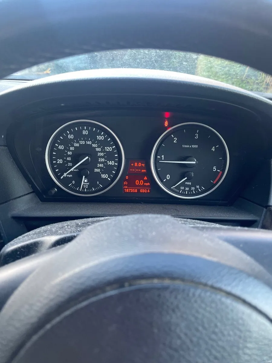 BMW 5-Series 2009 - Image 4