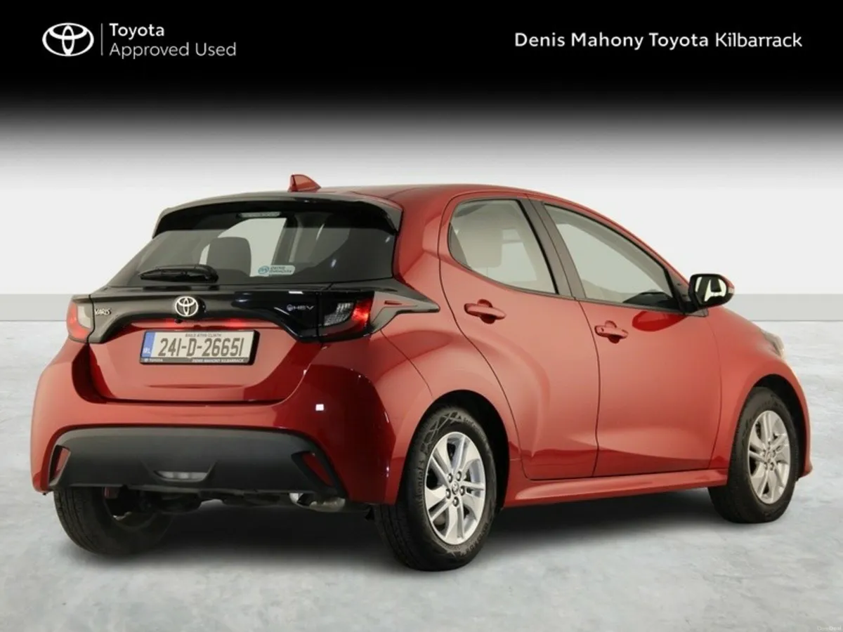 Toyota Yaris YARIS HYBRID 1.5 LUNA - Image 2
