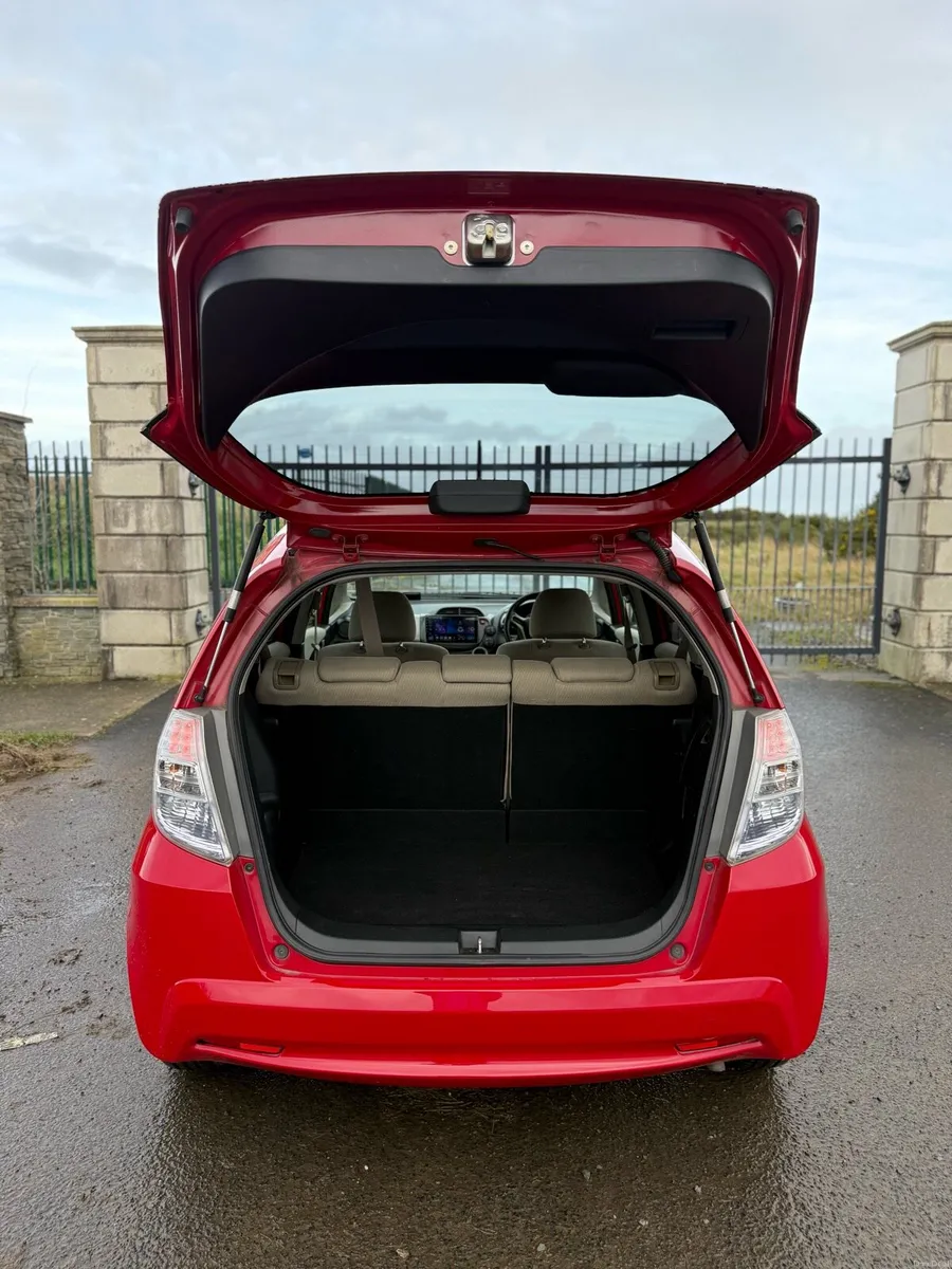 131 Honda fit / Jazz Hybrid 1.3 NCT fresh Import - Image 2