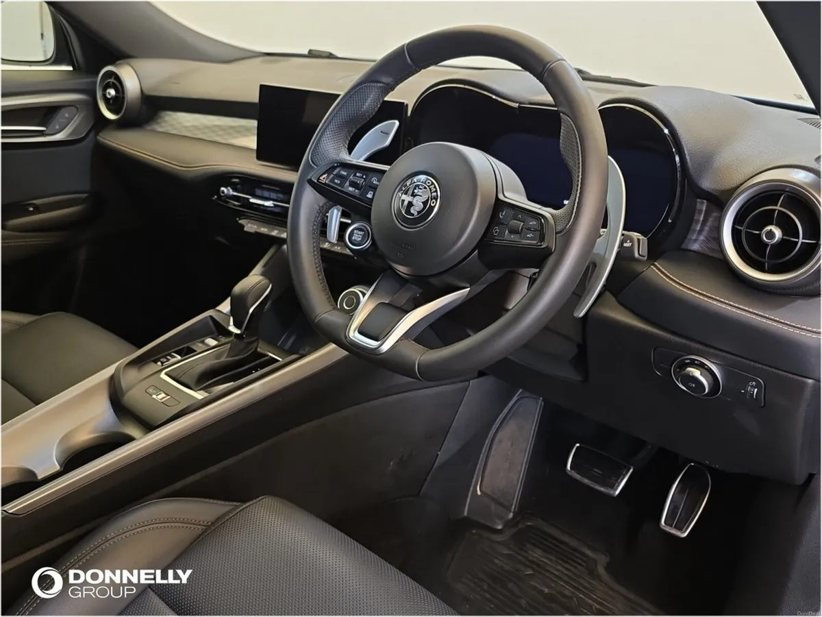 Alfa Romeo Tonale Hatchback Veloce - Image 3