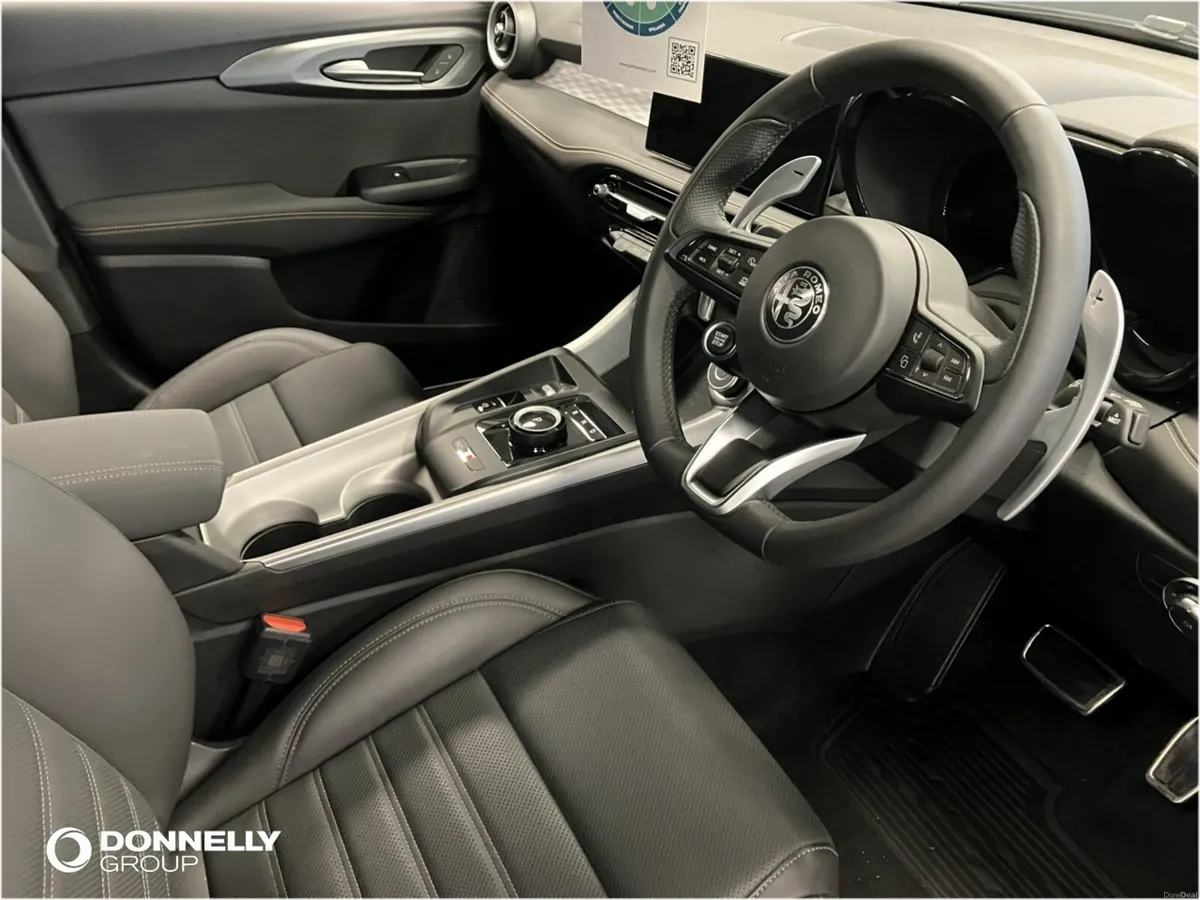 Alfa Romeo Tonale Hatchback Veloce - Image 3