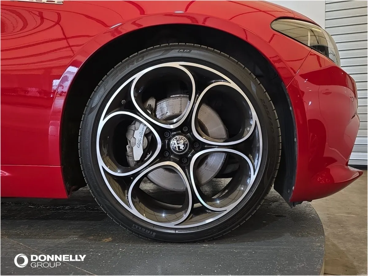 Alfa Romeo Giulia Saloon Veloce - Image 4