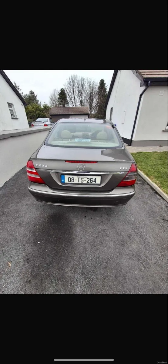Mercedes E220 - Image 2