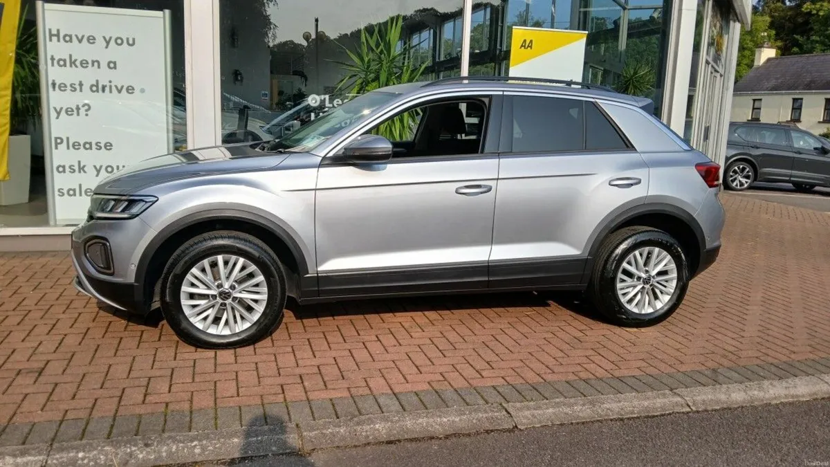 Volkswagen T-Roc 2.0 TDI 116HP Life, Pyrite Silver - Image 2