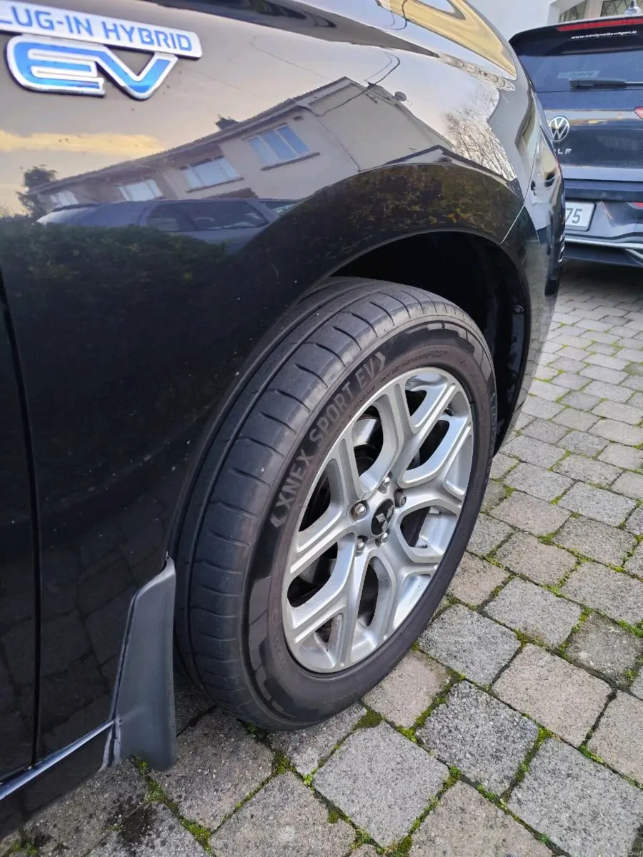 Mitsubishi Outlander SUV Petrol Plug-in Hybrid - Image 3