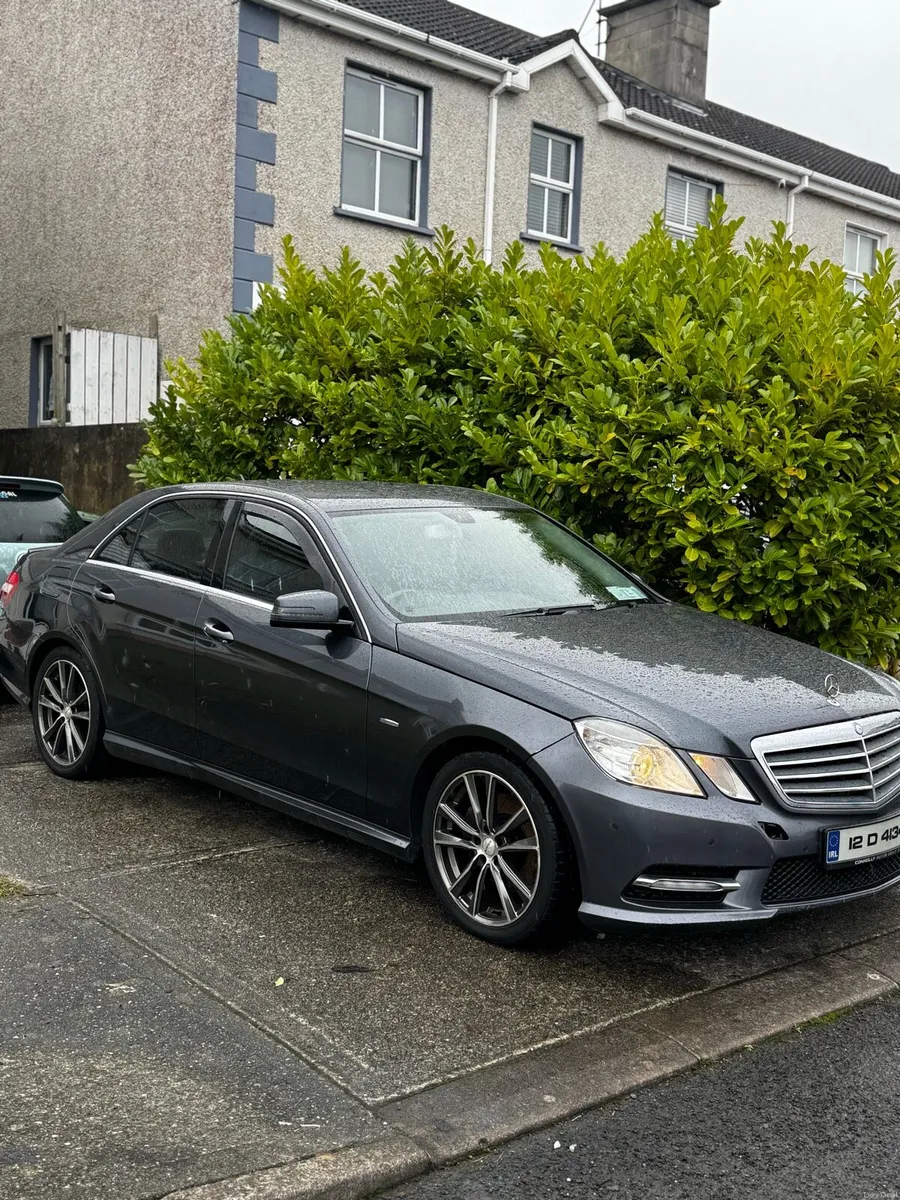 Mercedes-Benz E200 - Image 2