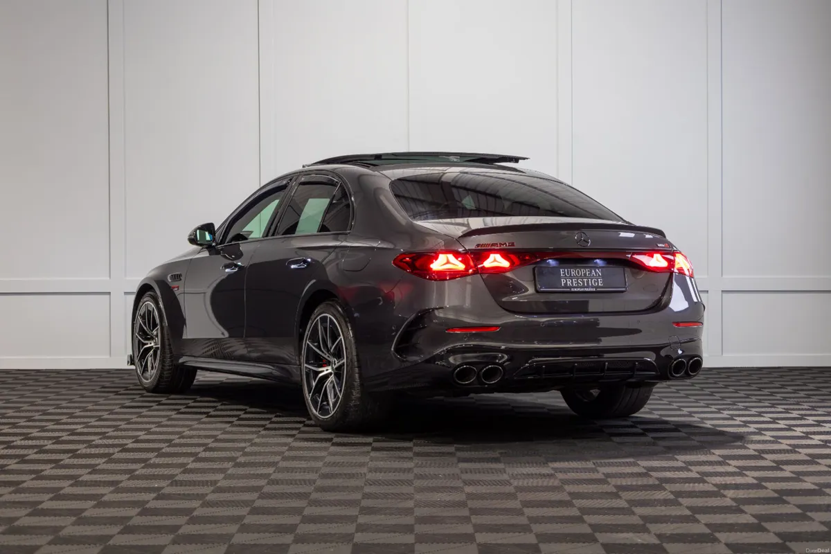 2025 Mercedes-Benz E-Class E53 AMG Hybrid - Image 4